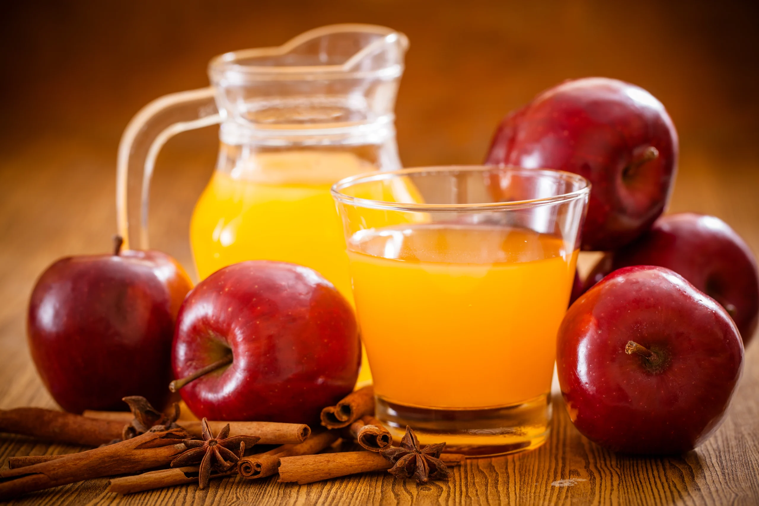 Apple juice, with added vitamin C, from concentrate, shelf stable