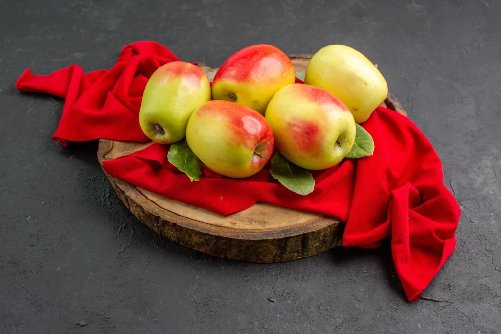 Apples, gala, with skin, raw