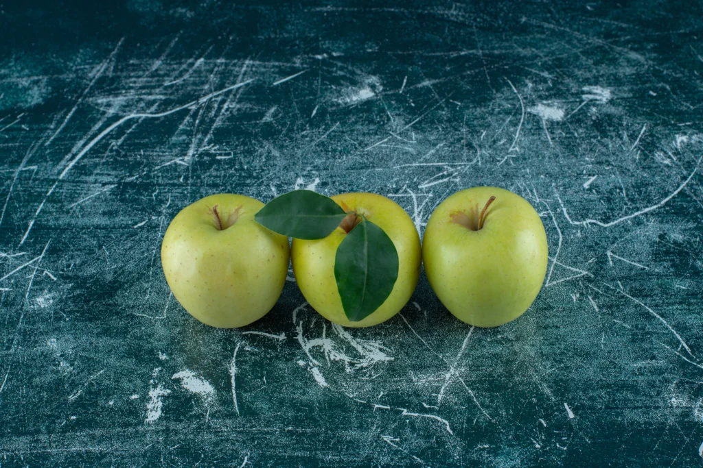 Apples, granny smith, with skin, raw