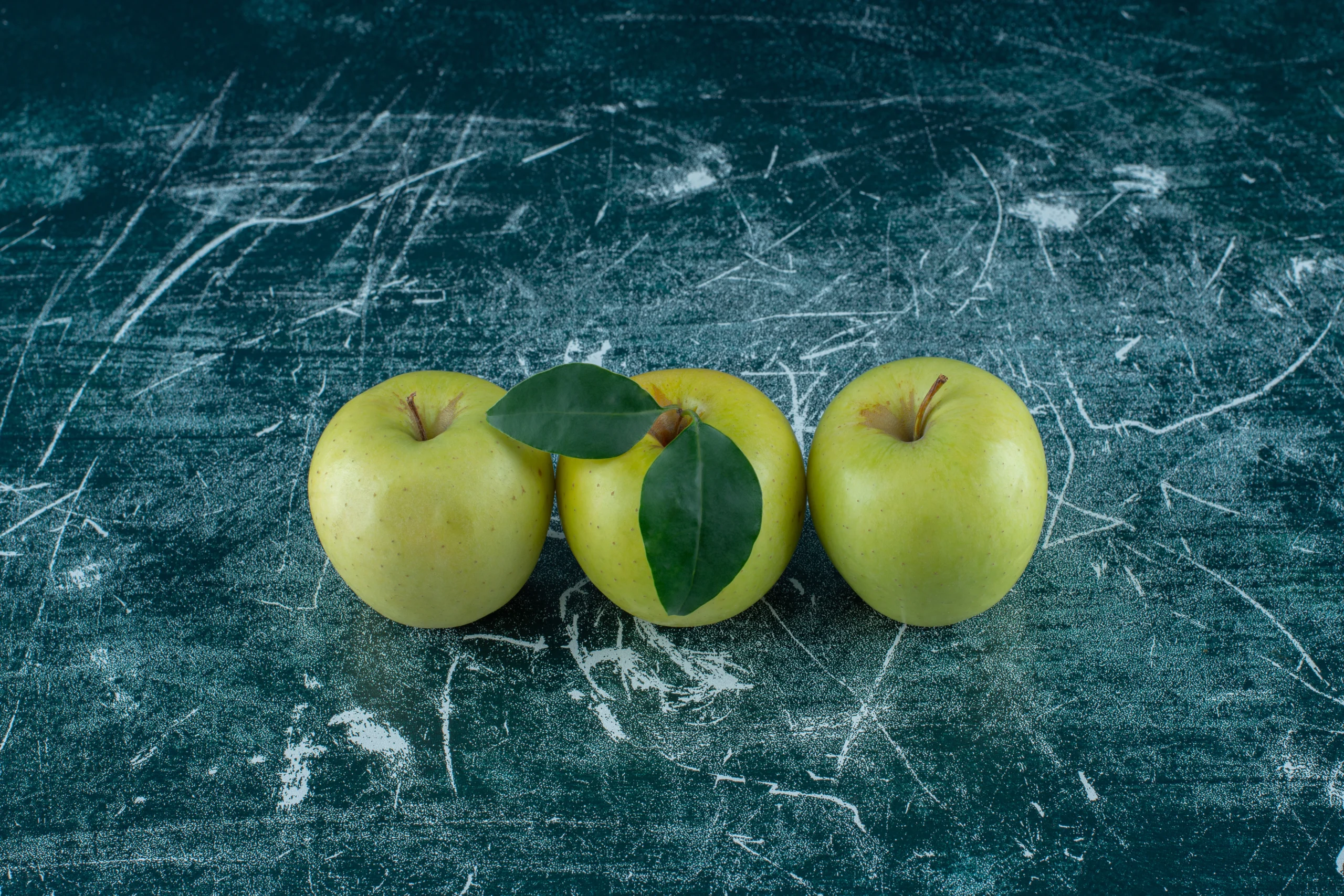 Apples, granny smith, with skin, raw