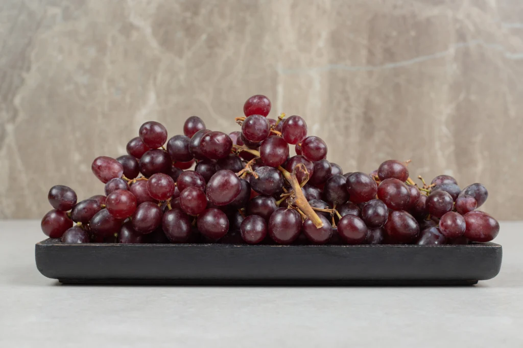 Grapes, red, seedless, raw
