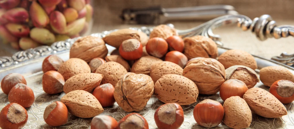 Phytonutrients Nuts, hazelnuts or filberts, raw