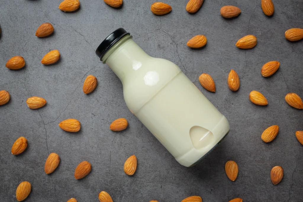 Almond milk, unsweetened, plain, refrigerated