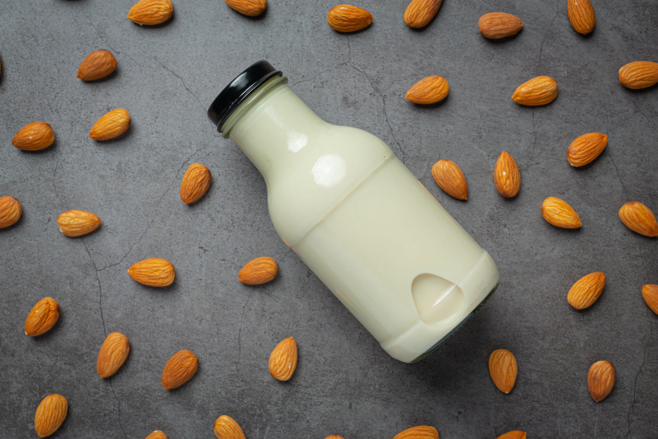 Almond milk, unsweetened, plain, refrigerated