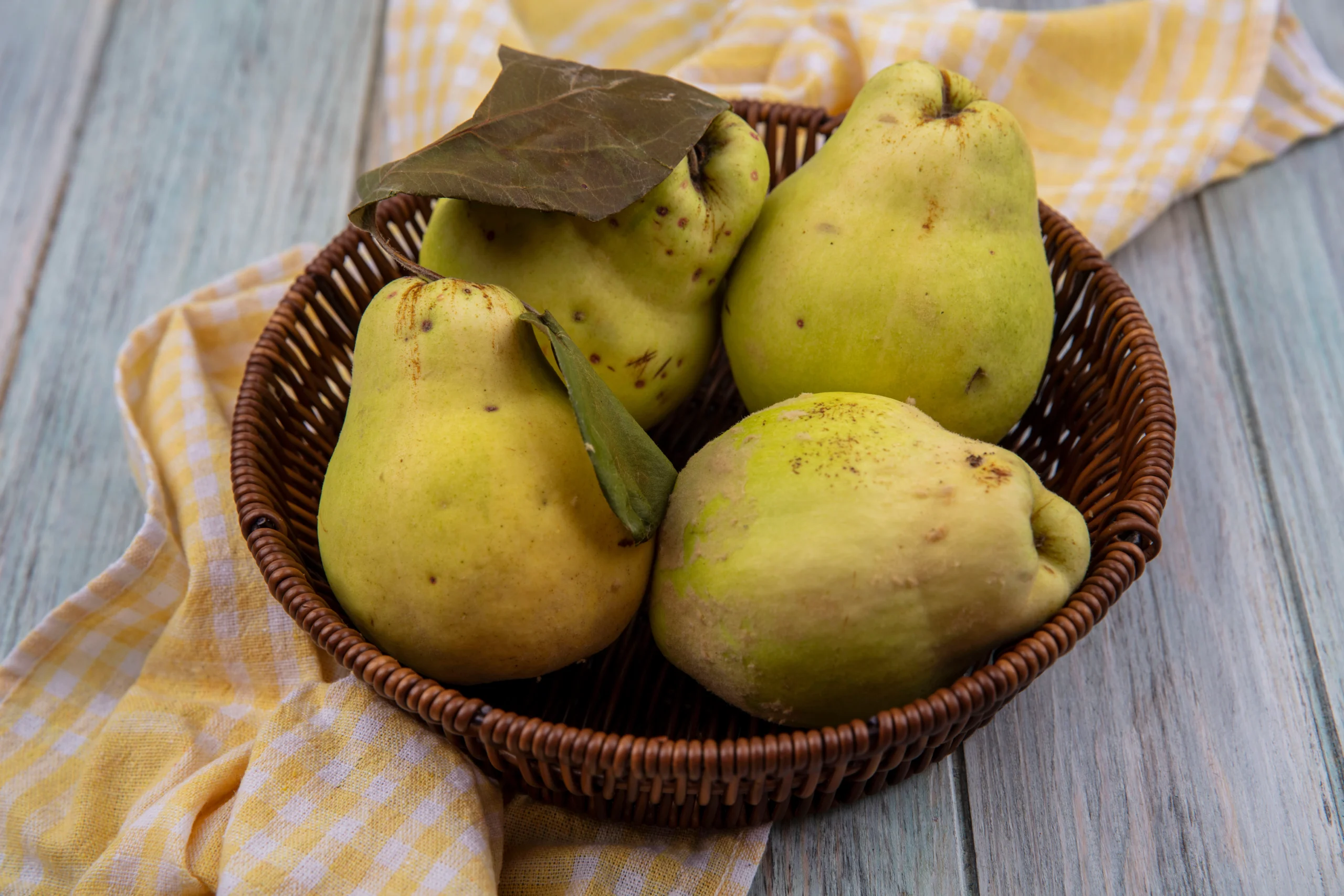 Pears, raw, bartlett